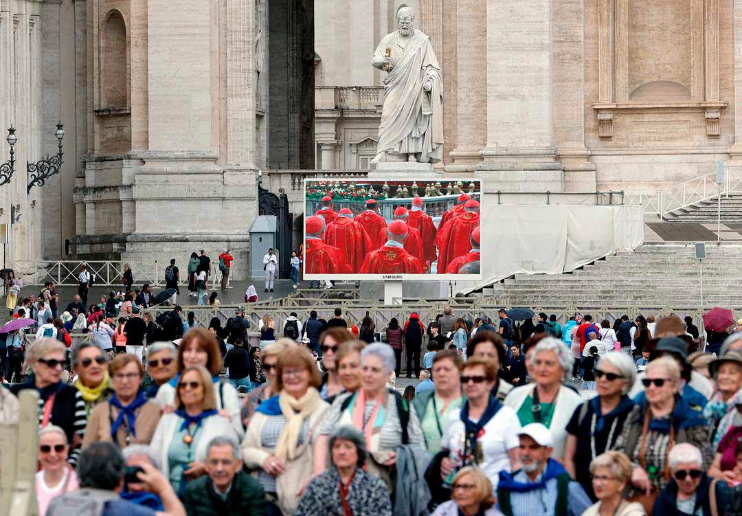 El nuevo papa se asomó al balcón para presentarse al mundo e impartir su primera bendición ‘Urbi et Orbi’ (’A la ciudad y al mundo’).Foto: Getty