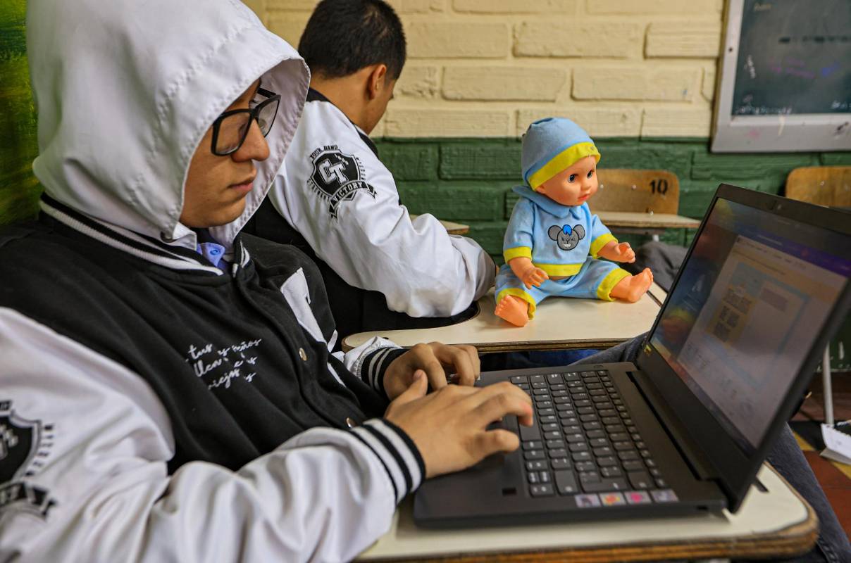 Pero lo más importante del estudio según el docente, es que se ha logrado crear conciencia sobre el embarazo adolescente en los alumnos. Foto: MANUEL SALDARRIAGA QUINTERO.