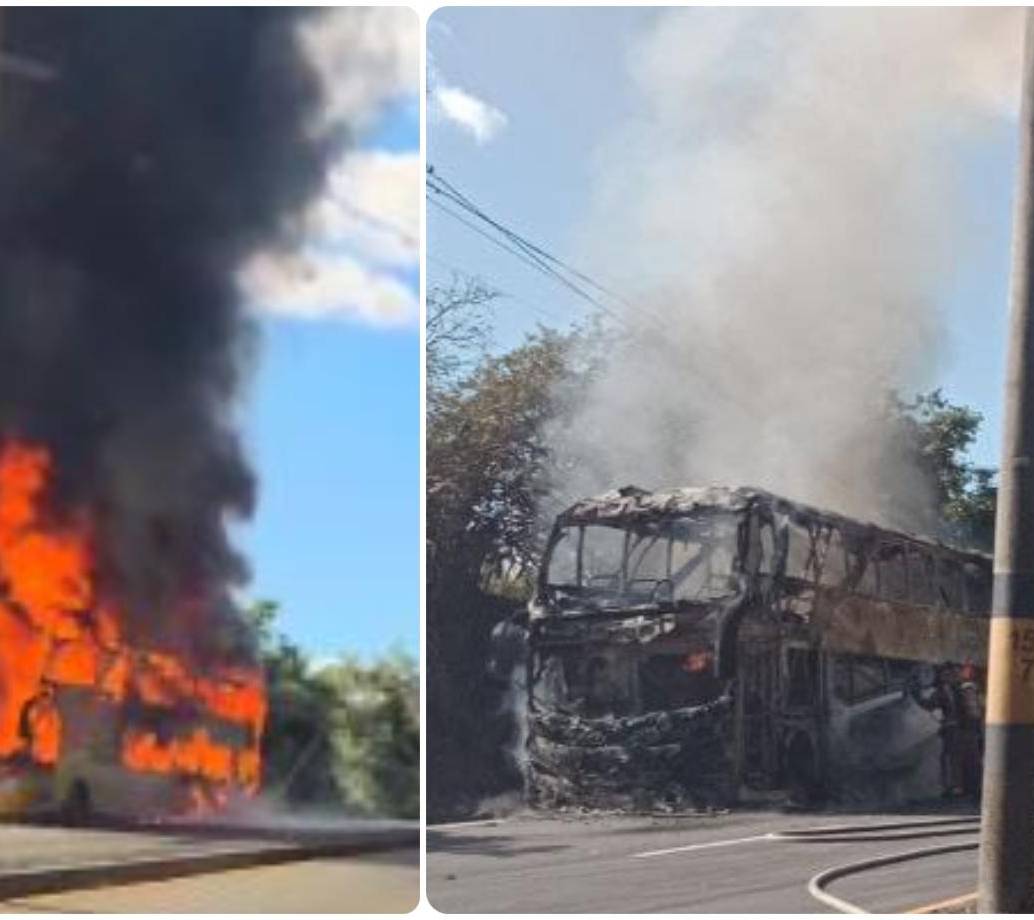 El bus se incendió cuando se desplazaba en sentido Bogotá - Medellín. FOTO: Cortesía Denuncias Antioquia