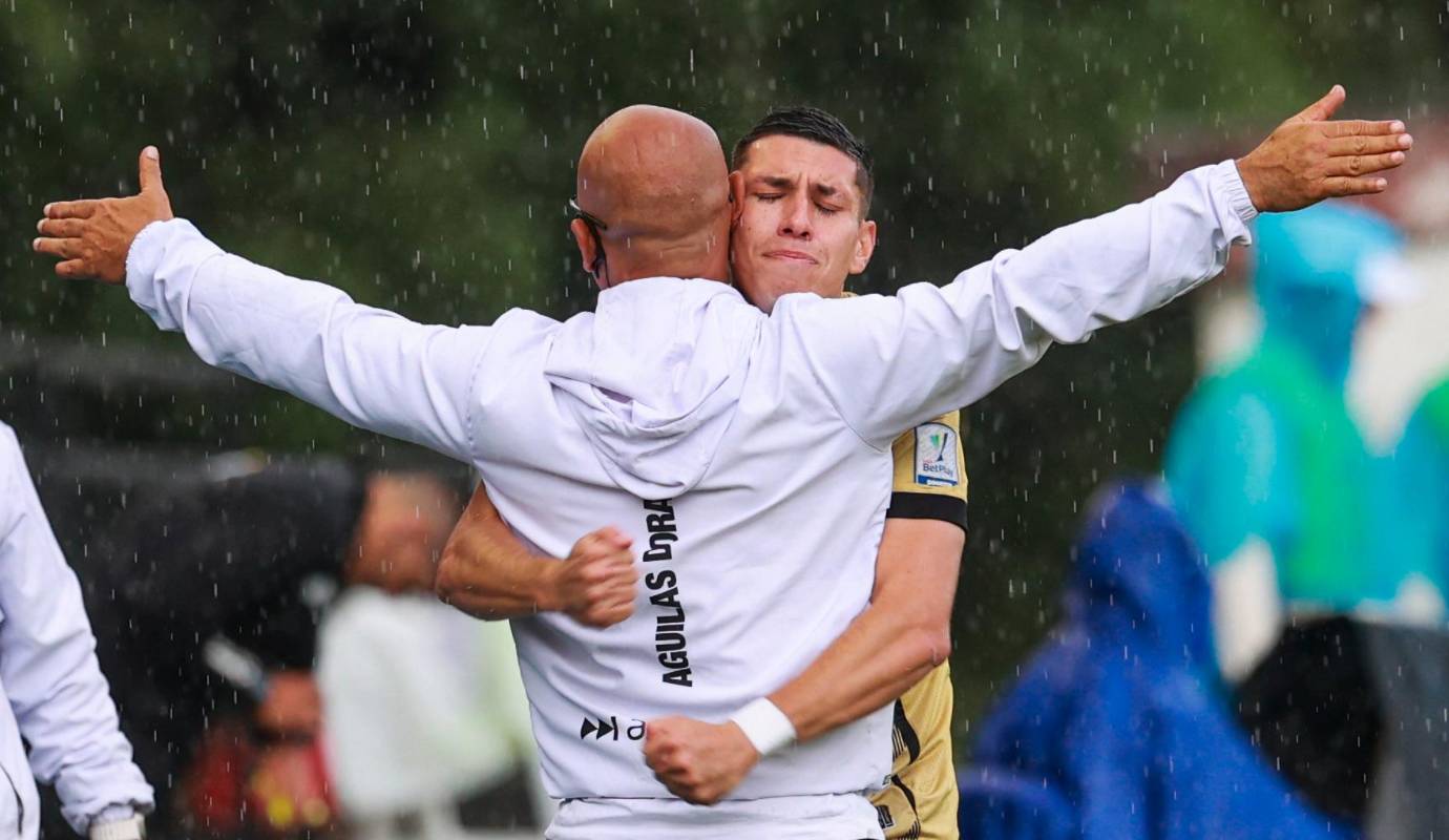 Águilas no necesitó dominar para ganar. En las únicas dos oportunidades claras que tuvo en el partido, fue letal. Jesús Rivas abrió el marcador y luego Johan Caballero selló el 2-1 definitivo. Foto: Manuel Saldarriaga Quintero.