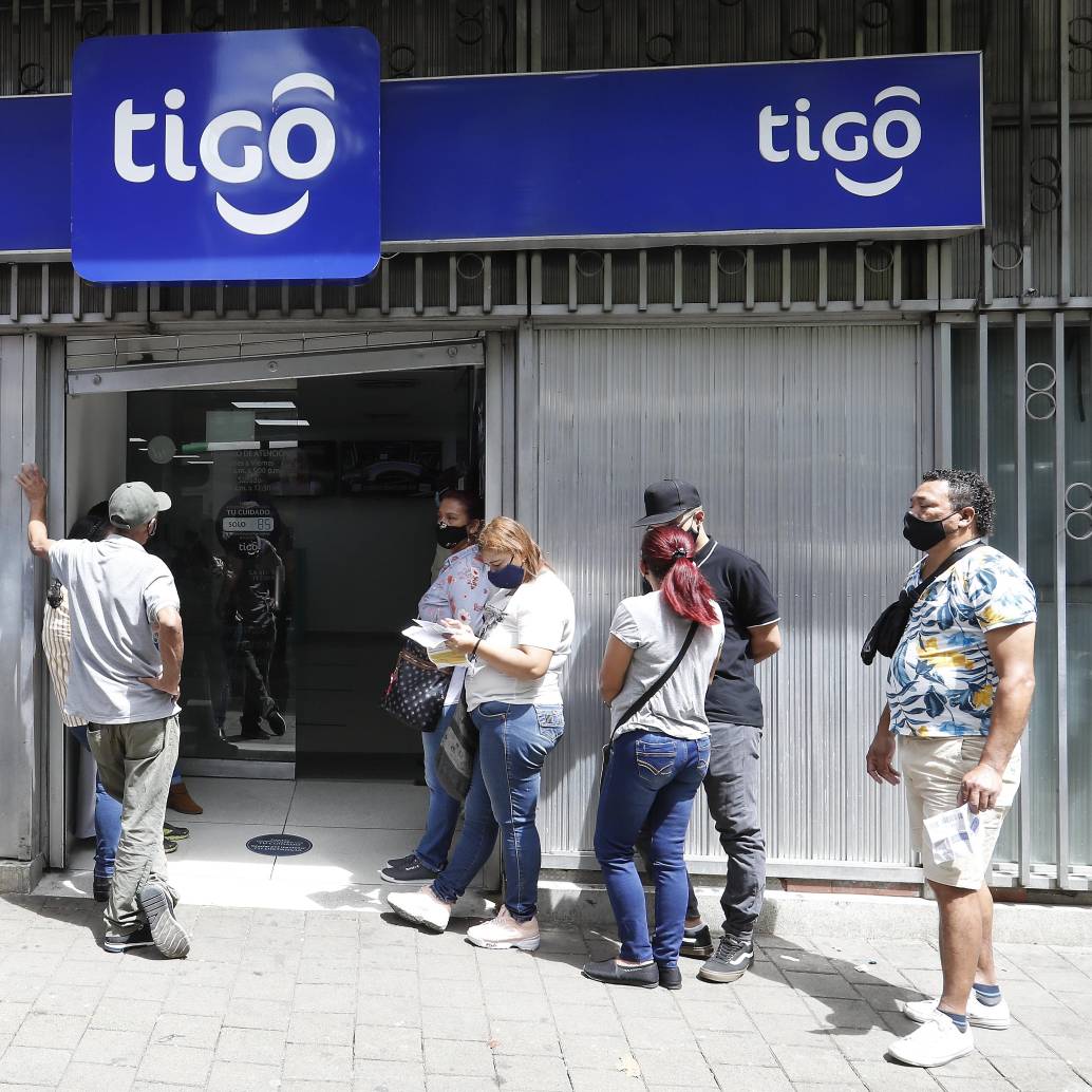 La SIC hizo un llamado a garantizar el derecho a la libre elección del usuario de su operador y a la no discriminación. FOTO: Manuel Saldarriaga