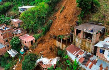 El derrumbe se presentó en un sector del barrio Carambolas, en el nororiente de Medellín. CORTESÍA ALCALDÍA