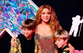Milan y Sasha sorprendieron al público con su primer videoclip, acompañados por Mila V y bajo la mirada atenta de Shakira. FOTO Colprensa
