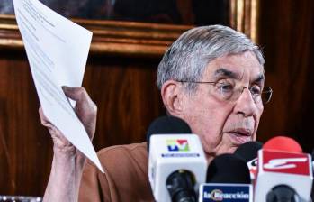 Óscar Arias, ganador del Nobel de la Paz en 1987 por su trabajo para ponerle fin a las guerras civiles en Centroamérica, fue inhabilitado para ingresar a Estados Unidos después de recibir la revocación de su visa. FOTO: AFP