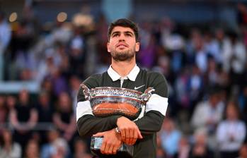 El español Carlos Alcaraz sigue en su camino de triunfos enfocado en lograr la casilla número uno del ranquin ATP. FOTO TOMADA X @rolandgarros