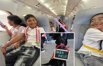 Atrás, algunos de los niños durante su primer vuelo en avión. Adelante, uno de los caninos del aeropuerto de Medellín. Dándoles la bienvenida. FOTO: Cortesía
