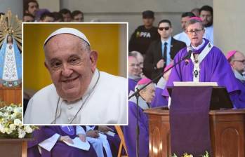 Desde la Plaza de Mayo, frente a la Catedral, donde el papa fue arzobispo hasta 2013, miles de feligreses le dieron el último adiós al papa Francisco. FOTO: GETTY Y CORTESÍA REDES SOCIALES @AsteriscosTv