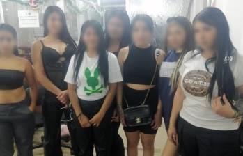 Algunas de las mujeres víctimas de abuso después de ser rescatadas por las autoridades. FOTO: Fiscalía de Tabasco, México
