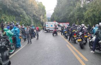 El incidente vial generó congestión vehicular en la Avenida Las Palmas durante la mañana de este martes. FOTO: Cortesía Denuncias Antioquia
