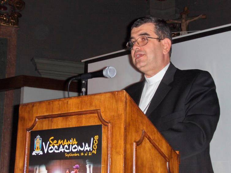 Falleció monseñor Víctor Manuel Ochoa, obispo auxiliar de Medellín, quien  también fue obispo castrense