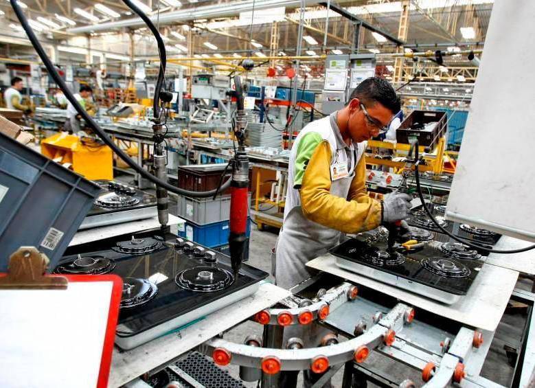 En la actualidad la licencia de paternidad es de dos semanas, pero esta licencia se amplía en una semana adicional por cada punto porcentual de disminución de la tasa de desempleo estructural, dice el análisis.