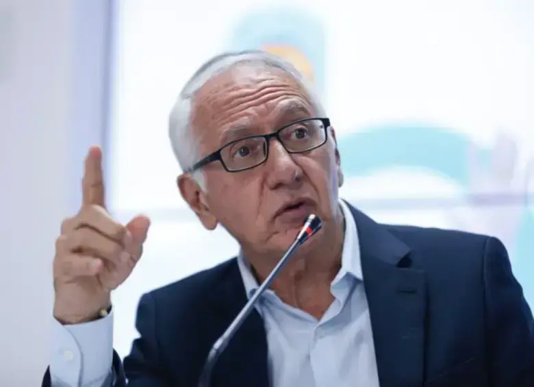 El ministro, sin embargo, no detalló desde cuándo se comenzará a aplicar la medida del carné. Foto: MinSalud