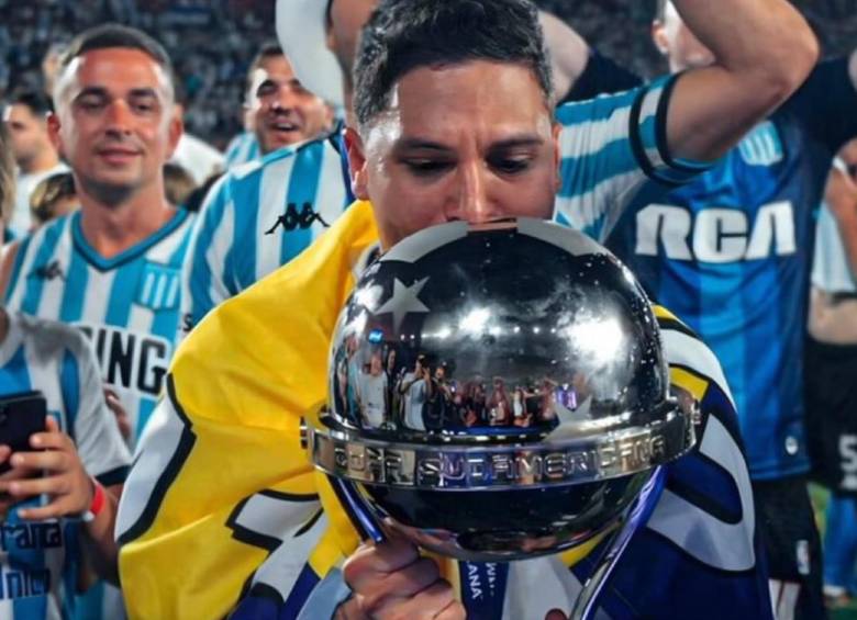 Juanfer campeón con Racing de la Copa Sudamérica 2024. FOTO: Tomada de redes sociales Juan Fernando Quintero