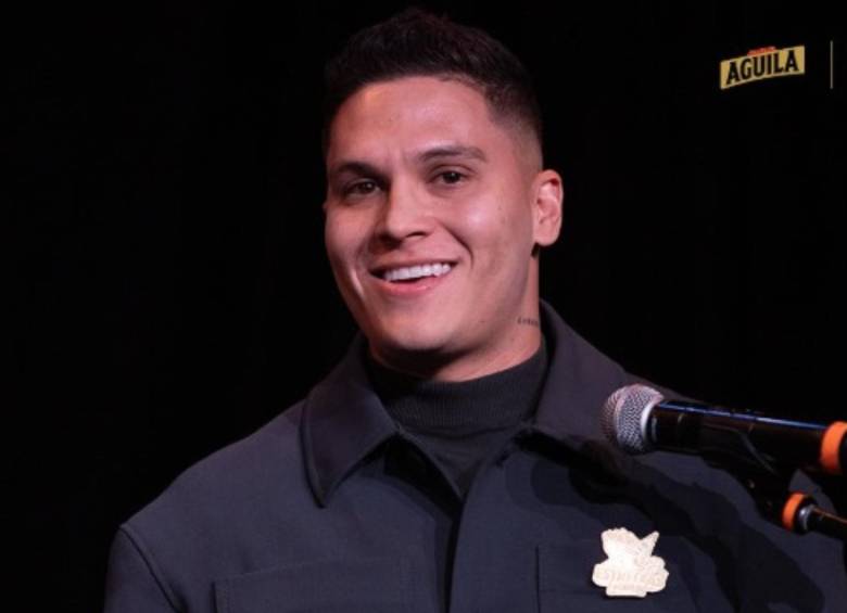 Juan Fernando Quintero, de 31 años, fue premiado en la gala de Cerveza Águila que premio lo mejor del FPC en 2024. FOTO: Tomada de redes sociales Águila