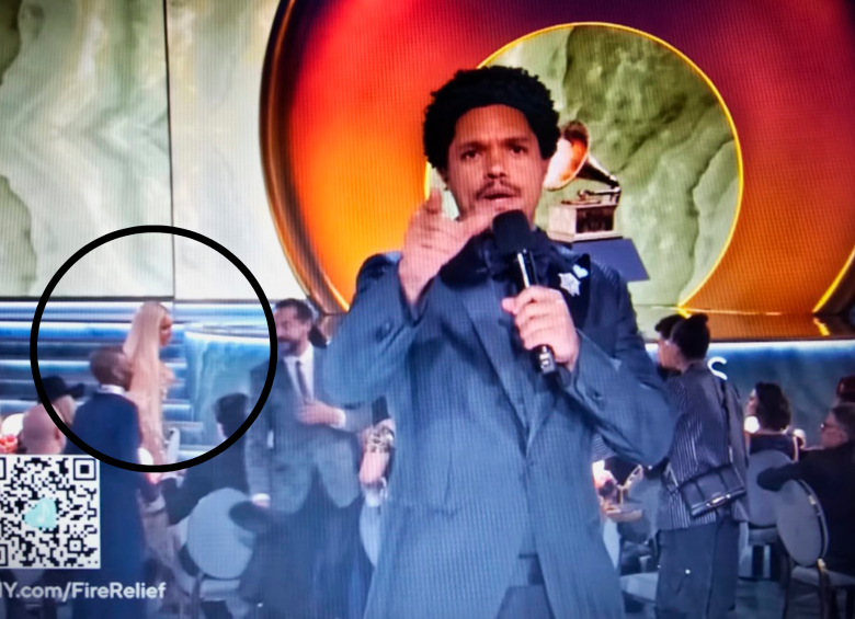 Ahí se puede ver, en el círculo, el momento en el que Beyoncé llega, en plena transmisión. FOTO: Captura de pantalla de la transmisión de TNT y MAX