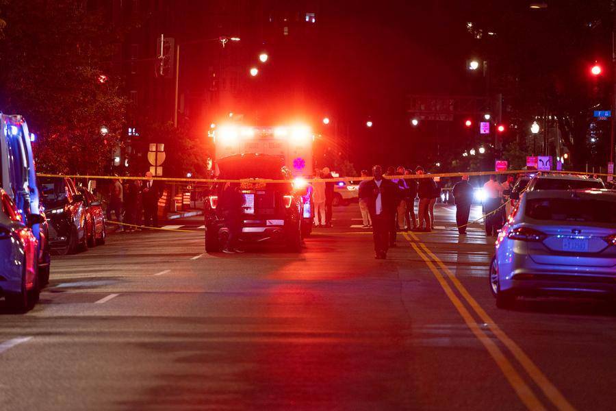<span class="mln_uppercase_mln">El</span><b><span class="mln_uppercase_mln"> lugar donde dos empleados de la embajada de Israel fueron asesinados en Washington D. C., Estados Unidos. Tras el ataque, el primer ministro israelí, Benjamin Netanyahu, ordenó reforzar la seguridad de las misiones diplomáticas de su país en todo el mundo. FOTO: Xinhua</span></b>