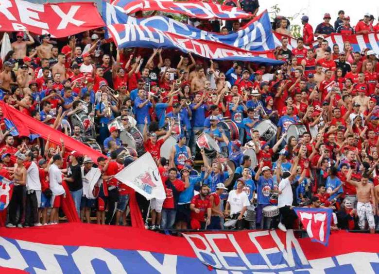 Los aficionados que generalmente se ubican en la tribuna norte, serán reubicados para el duelo entre DIM y Once Caldas, en el estadio Atanasio Girardot, por la fecha 15 de la Liga Betplay. FOTO: Juan Antonio Sánchez